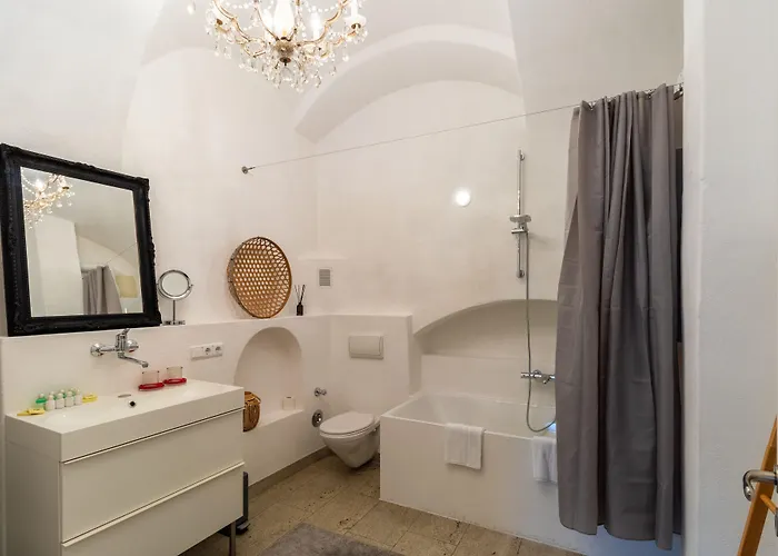 Baronhaus & מלון דירות 3*